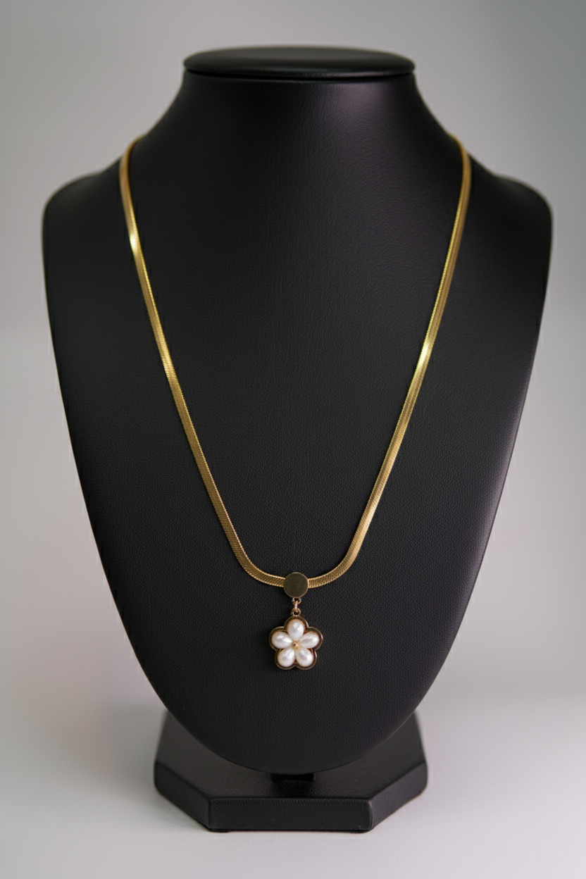 White Pearl Flower Pendant Necklace