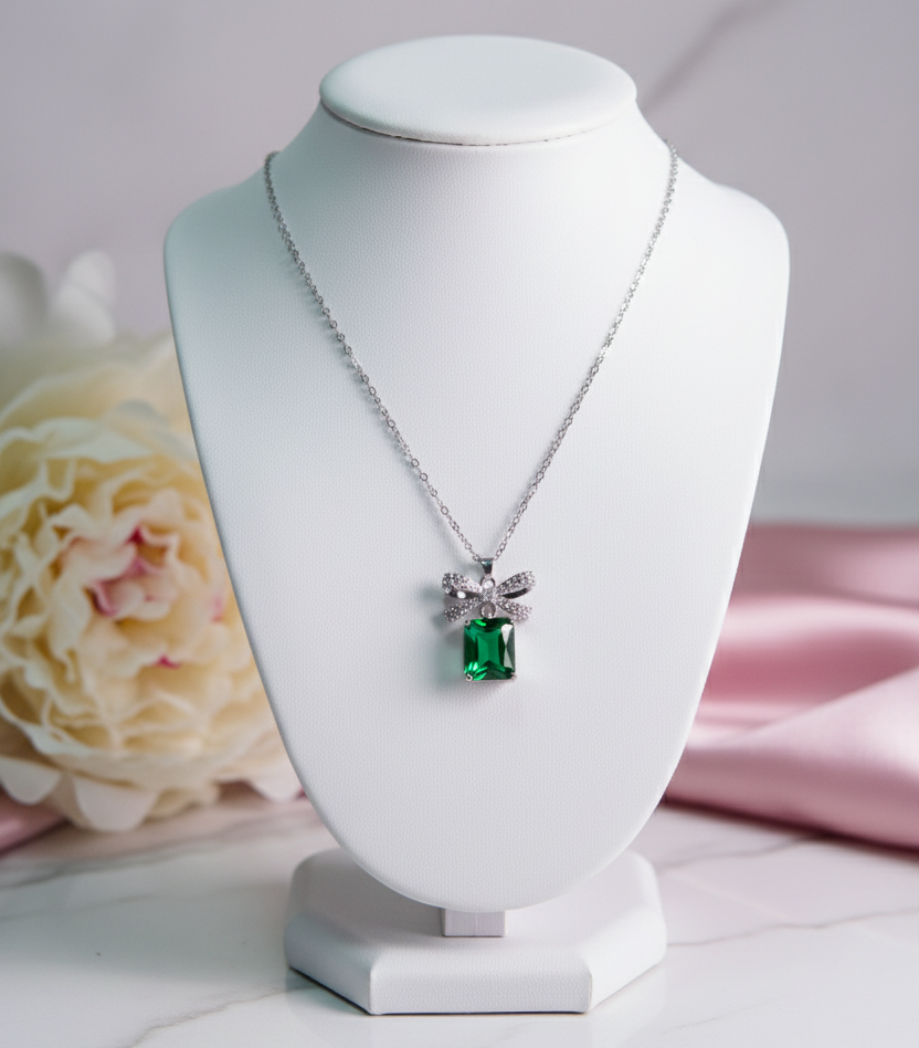 Effortless Elegance Bow & Emerald Necklace